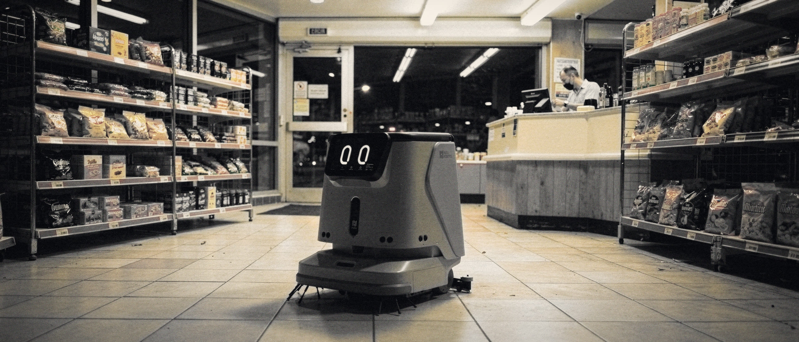 Autonomer Reinigungsroboter im Einsatz — Tankstellen
